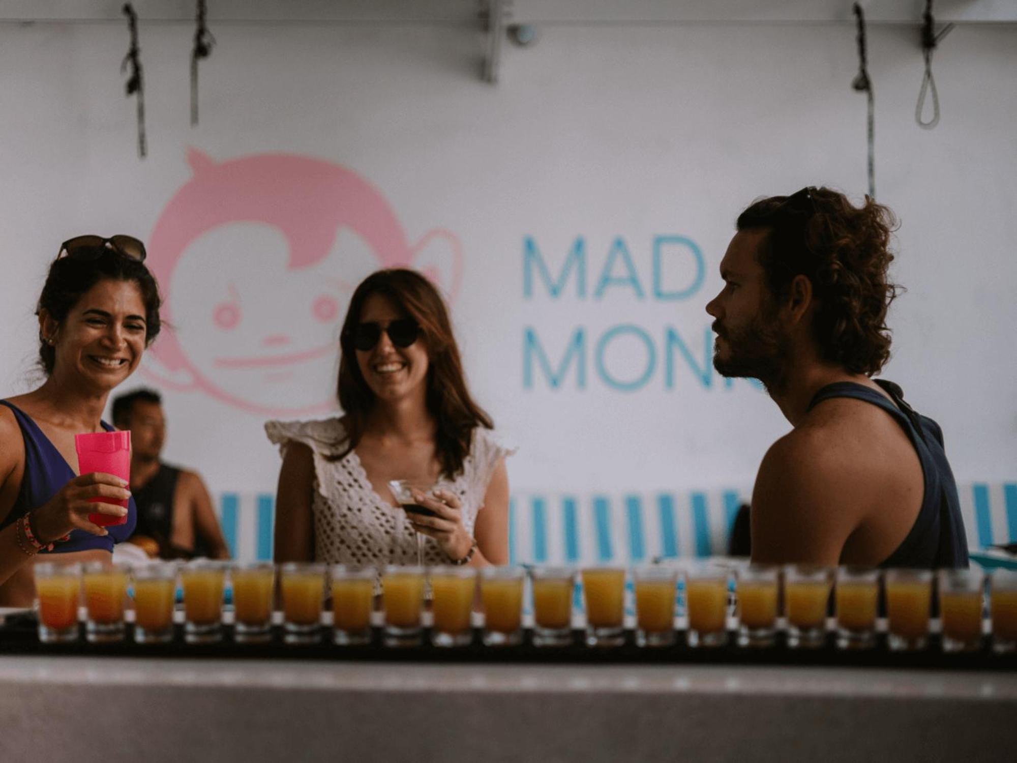 Mad Monkey Kuta Lombok Vandrehjem Eksteriør billede